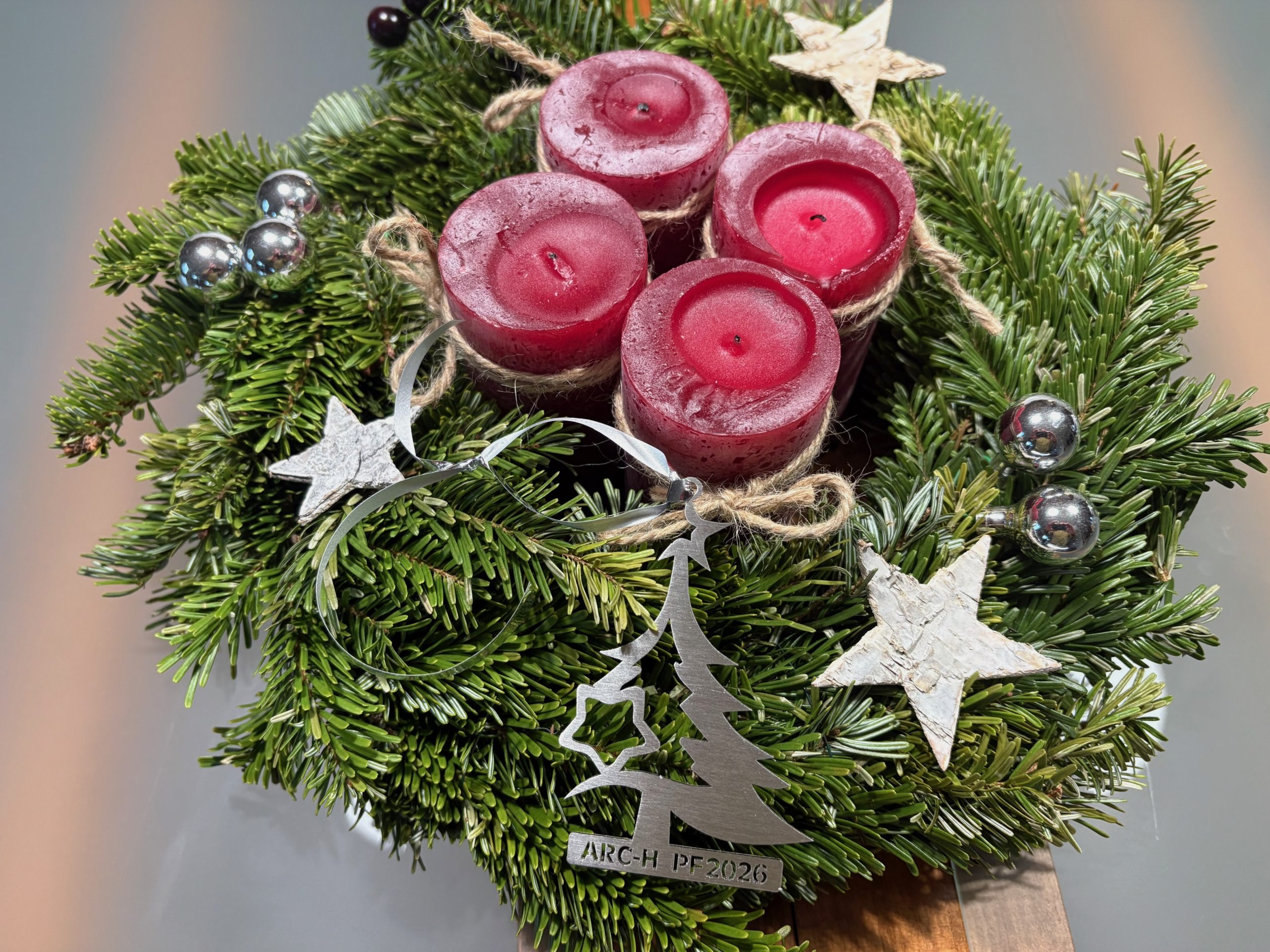 Firma ARC-H Hradec Králové s.r.o. přeje krásné prožití vánočních svátků a hodně zdraví v roce 2026.